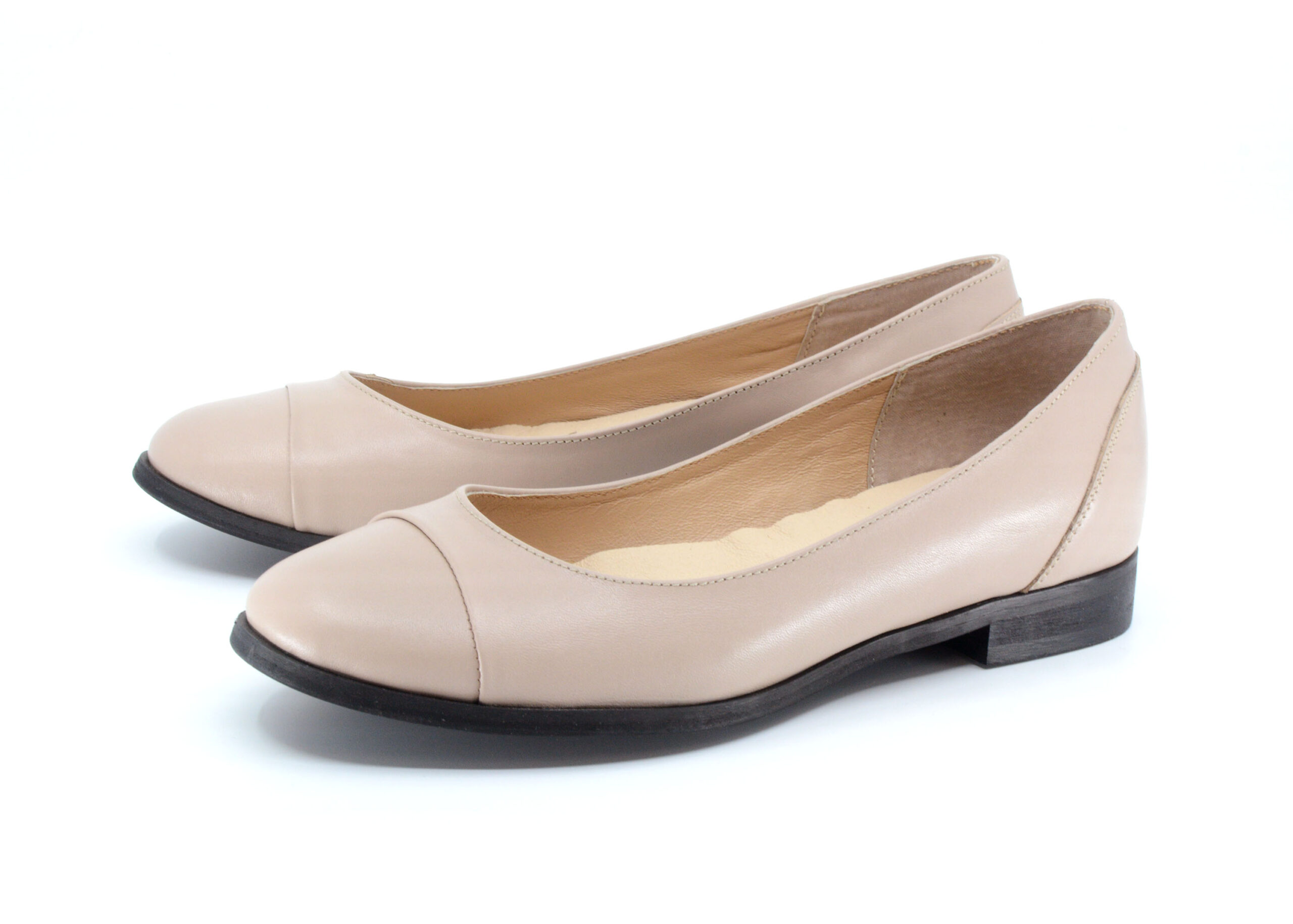 Eleganckie skórzane baleriny damskie Emilia w kolorze nude na 2 cm obcasie R. Karoń