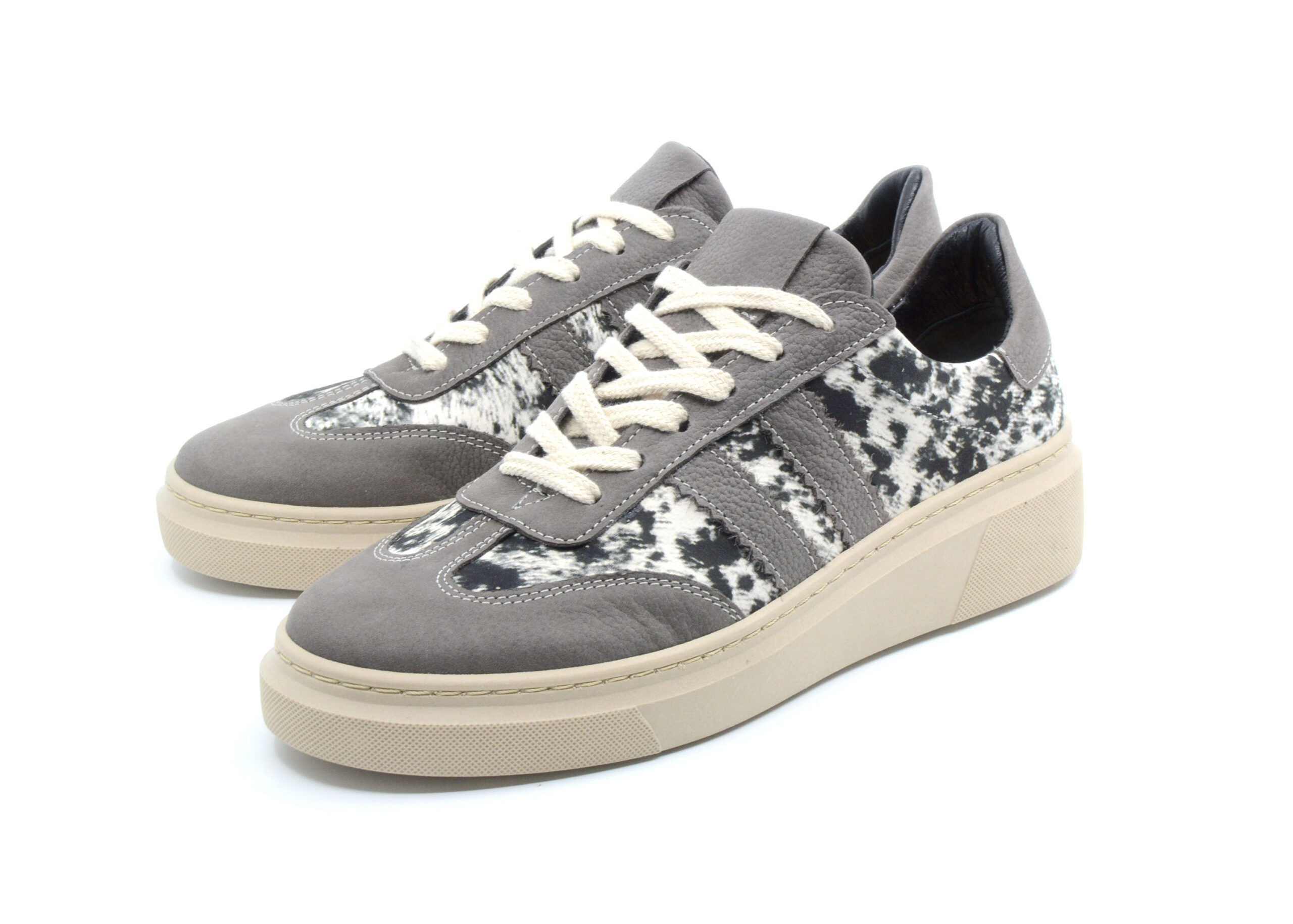 Sneakersy skórzane Tango 2 R. Karoń – szary nubuk bydlęcy z printem zwierzęcym na jasnej podeszwie